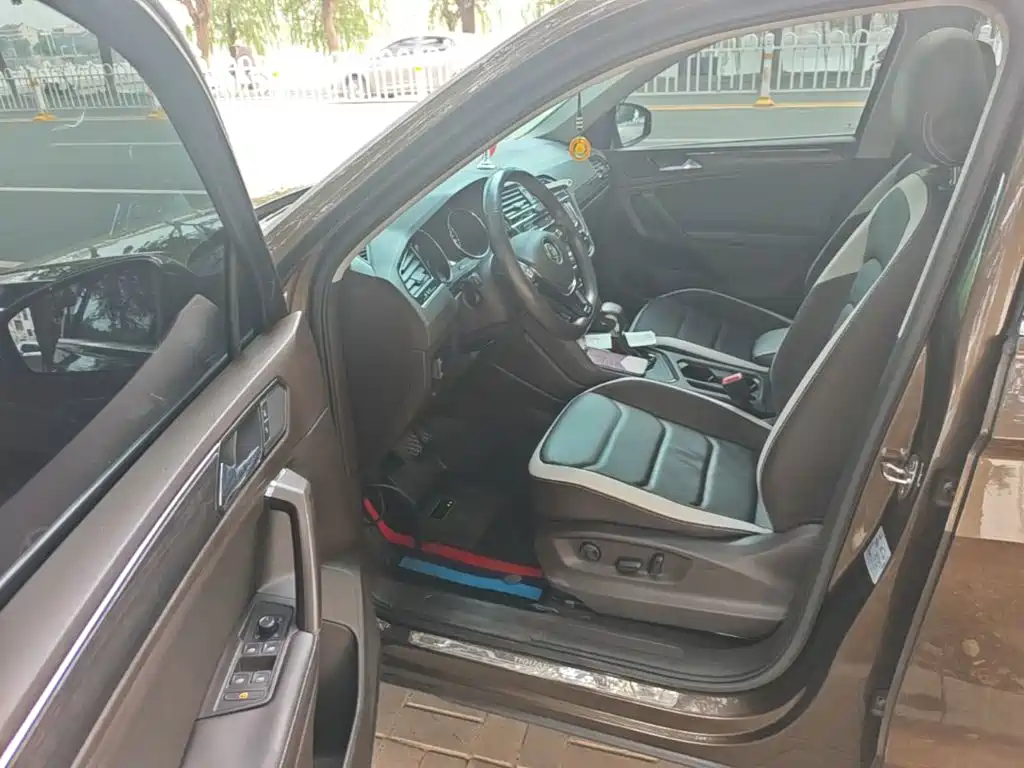Volkswagen Tiguan L — миниатюра 16