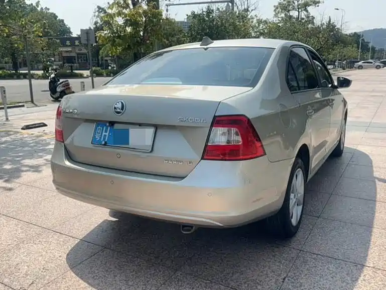 Skoda Rapid — миниатюра 4