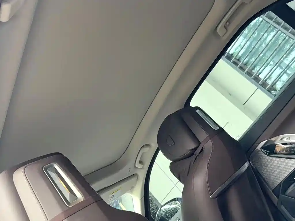 BMW 7 Series — миниатюра 6