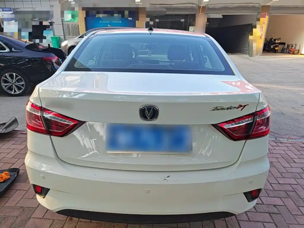 Changan Eado DT — миниатюра 6