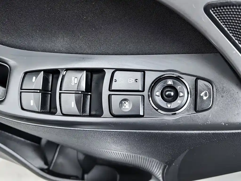 Hyundai Elantra Langdong — миниатюра 9