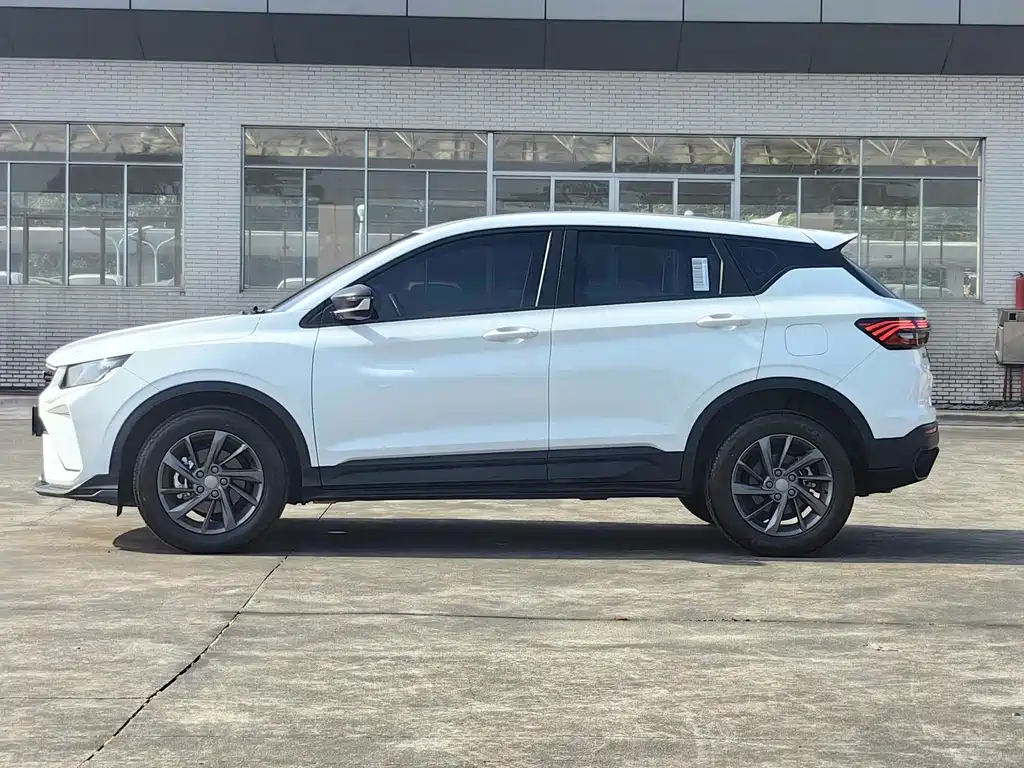 Geely Binyue — миниатюра 5
