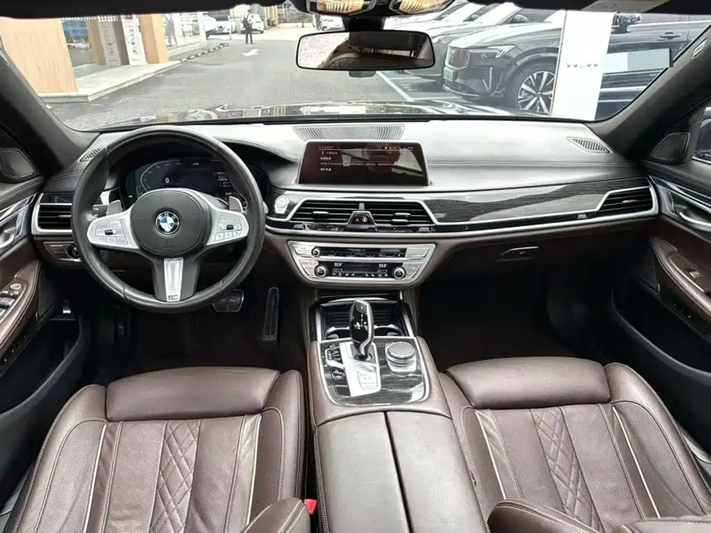 BMW 7 Series — миниатюра 5