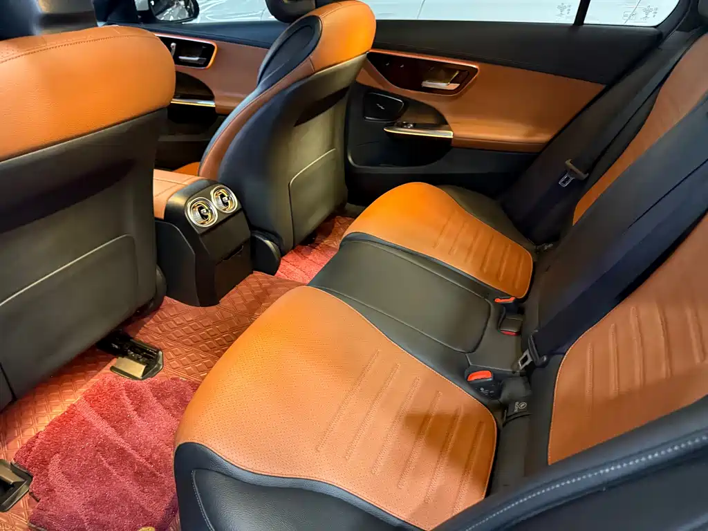 Mercedes-Benz C-Class — миниатюра 11