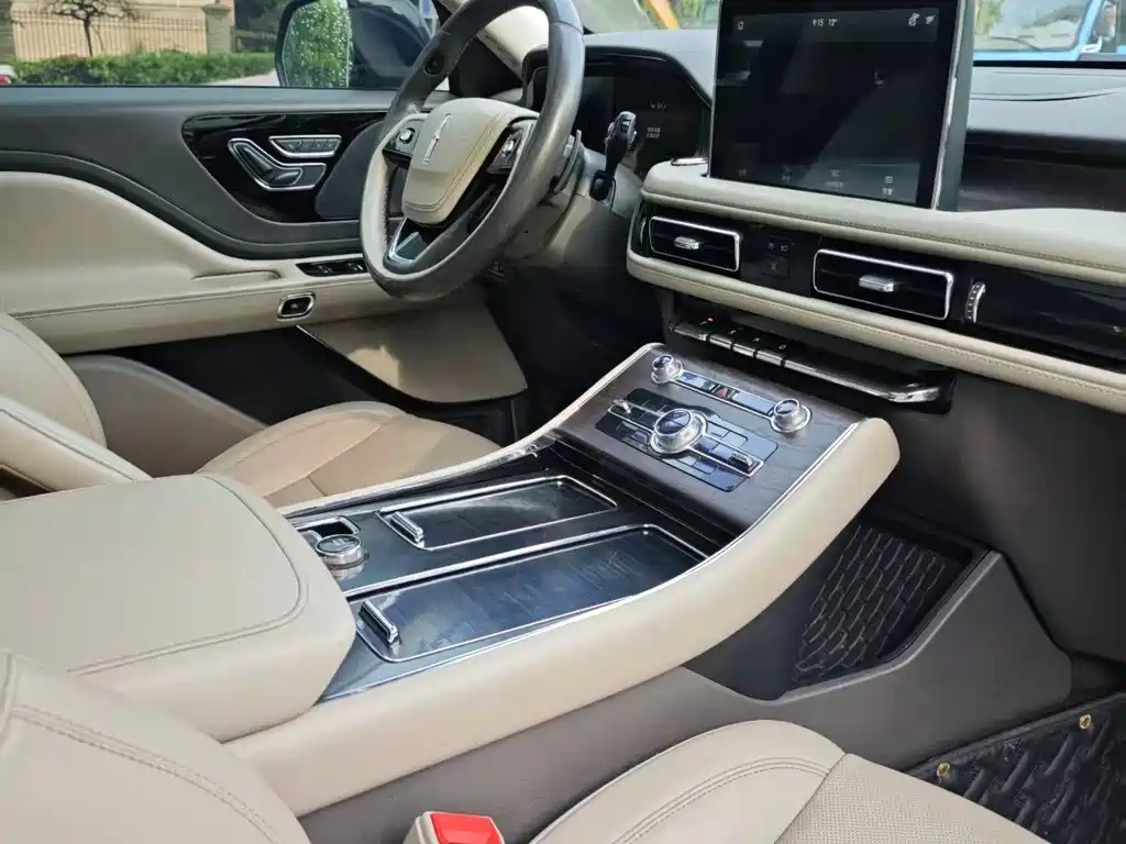 Lincoln Aviator — миниатюра 7