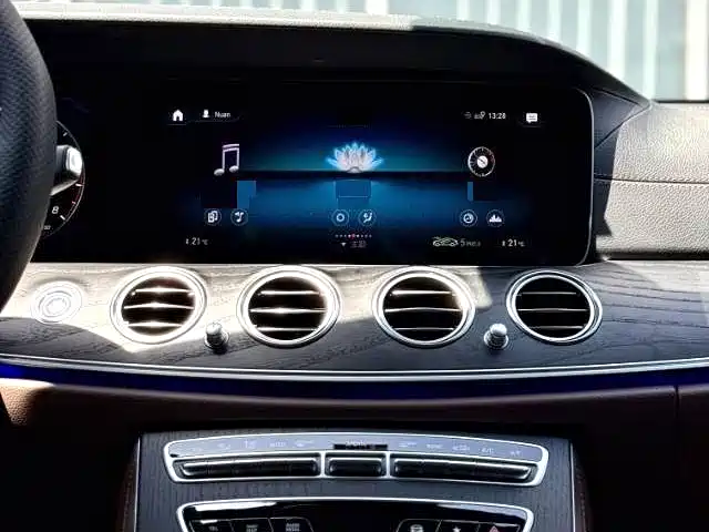 Mercedes-Benz E-Class — миниатюра 8