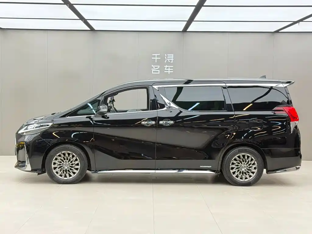 Lexus LM 300h 7-seat Elegant Elegant Edition, фото 3