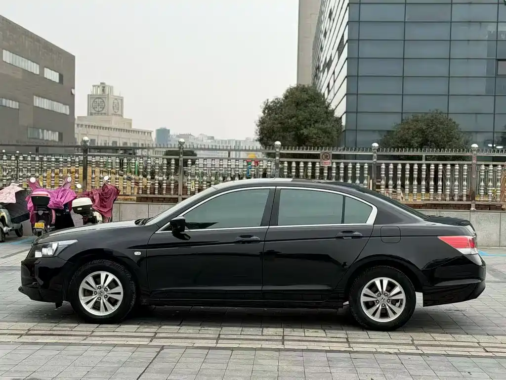 Honda Accord 2.0L EX Navi, фото 5