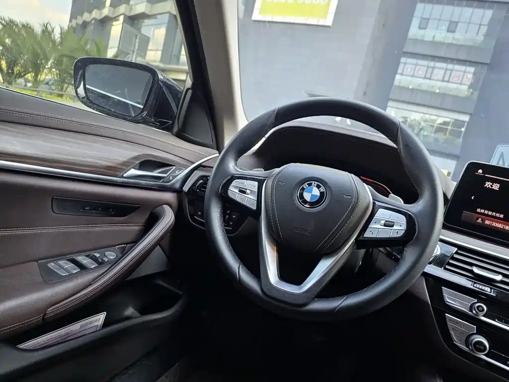 BMW 5 Series — миниатюра 40