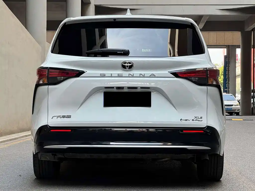 Toyota Sienna — миниатюра 4