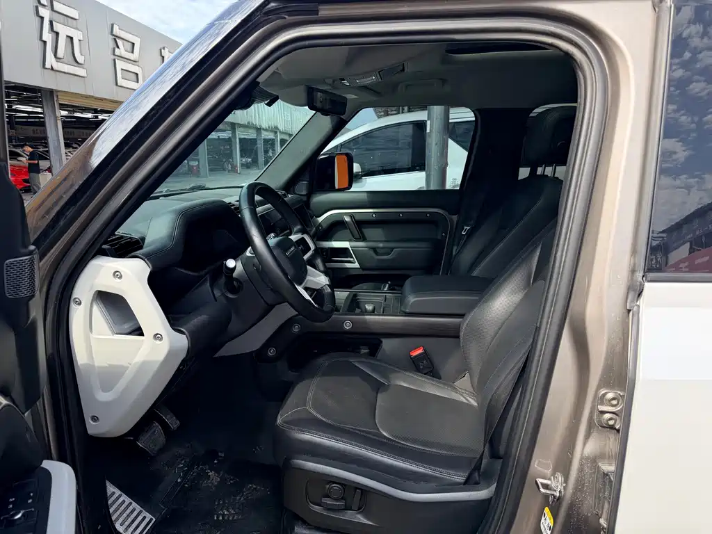 Land Rover Defender — миниатюра 3