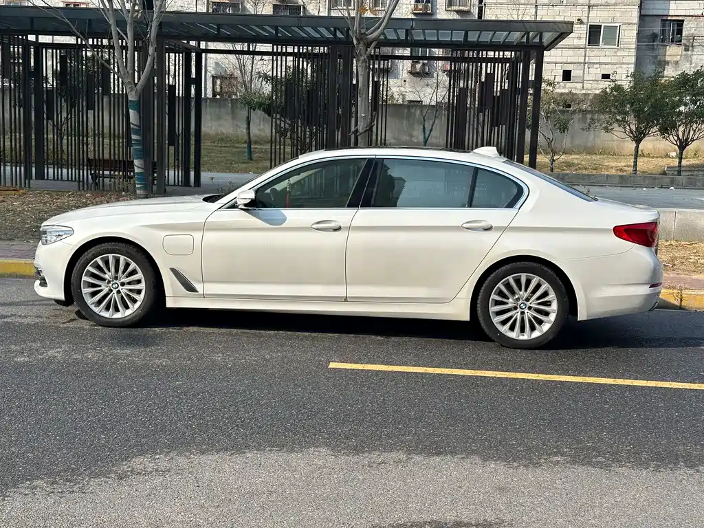 BMW 5 Series New Energy — миниатюра 15