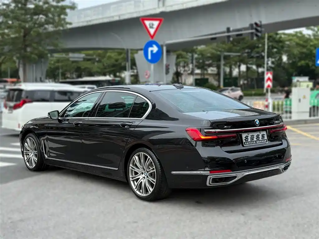 BMW 7 SERIES