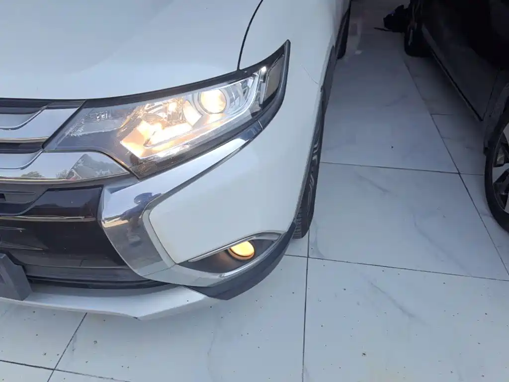 Mitsubishi Outlander — миниатюра 24