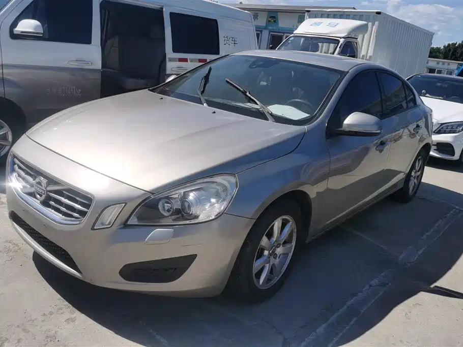 Купить Volvo S60 (Import)
