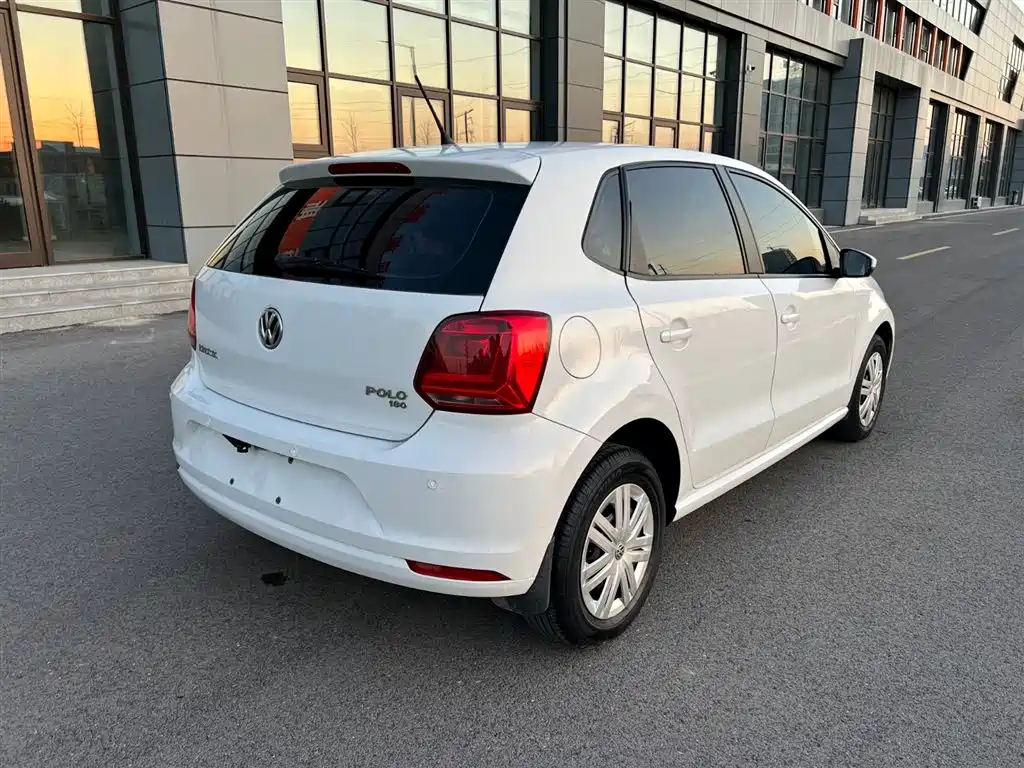 VOLKSWAGEN POLO