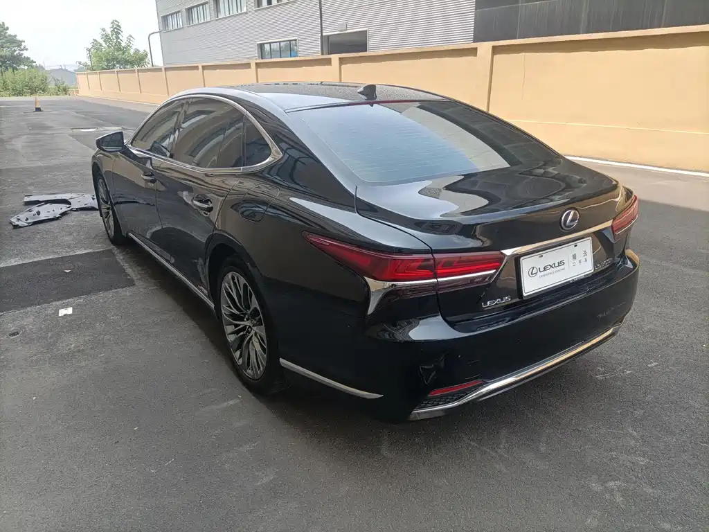 LEXUS LS