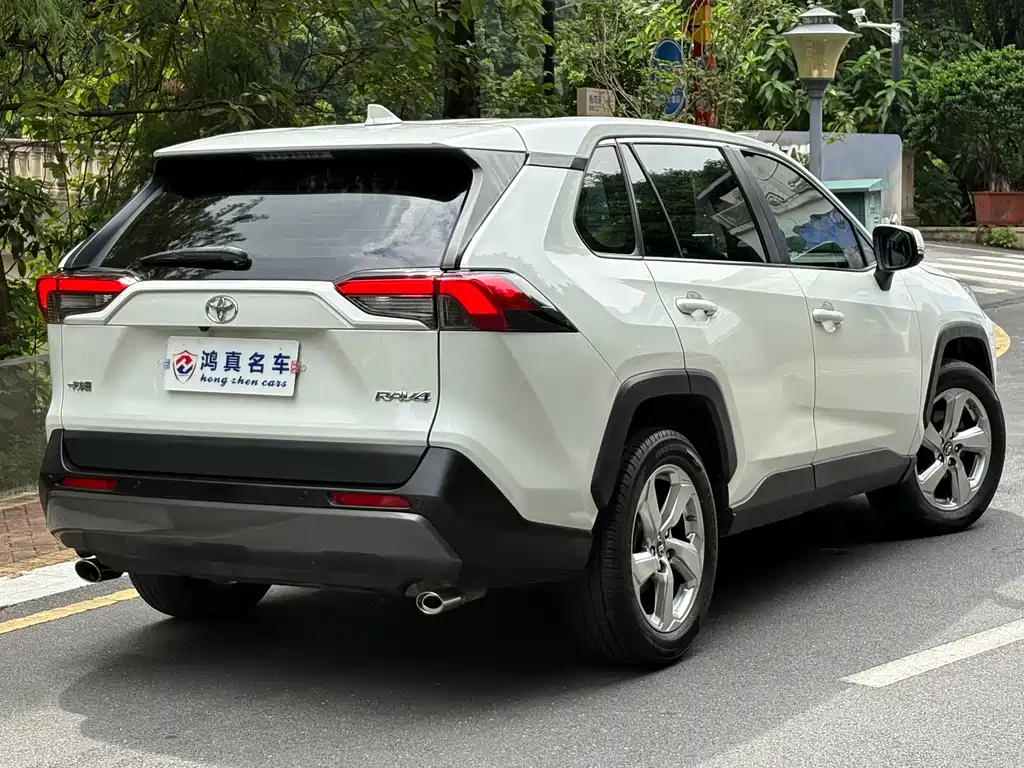 Toyota RAV4 — миниатюра 5