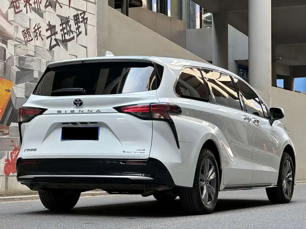 Toyota Sienna — миниатюра 5