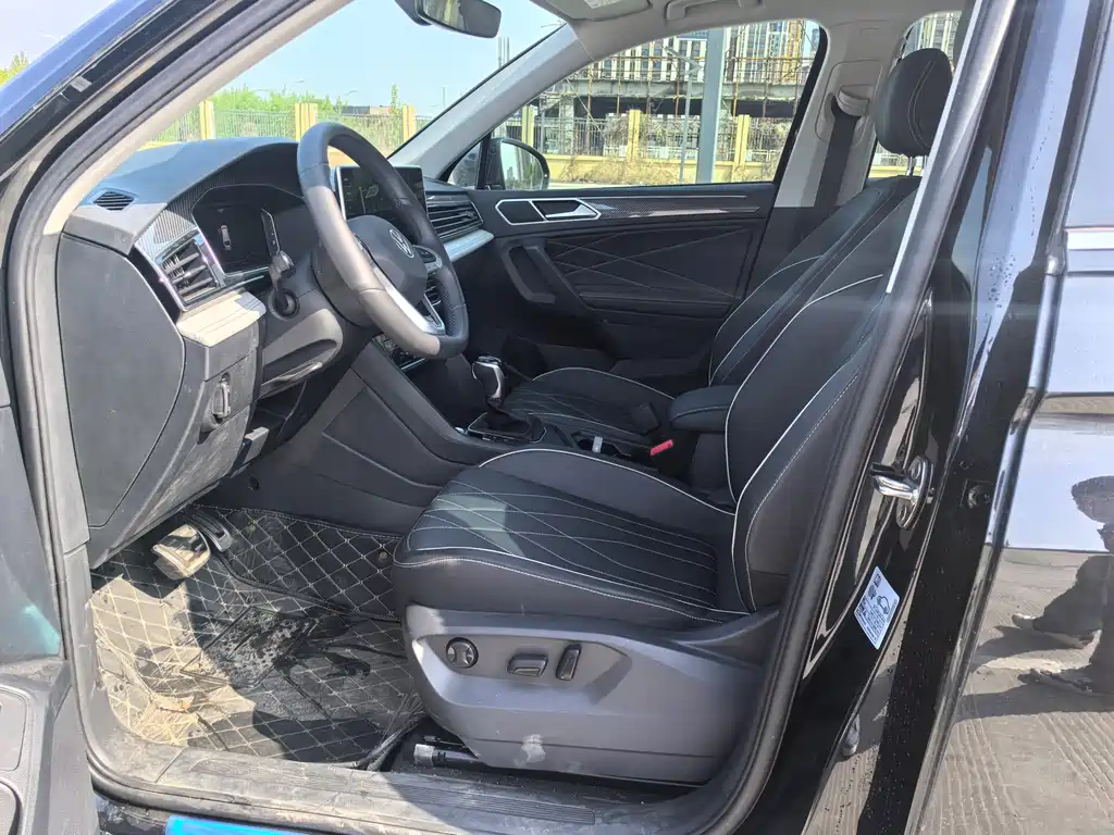 Volkswagen Tiguan L L 2025 330TSI AT R-Line