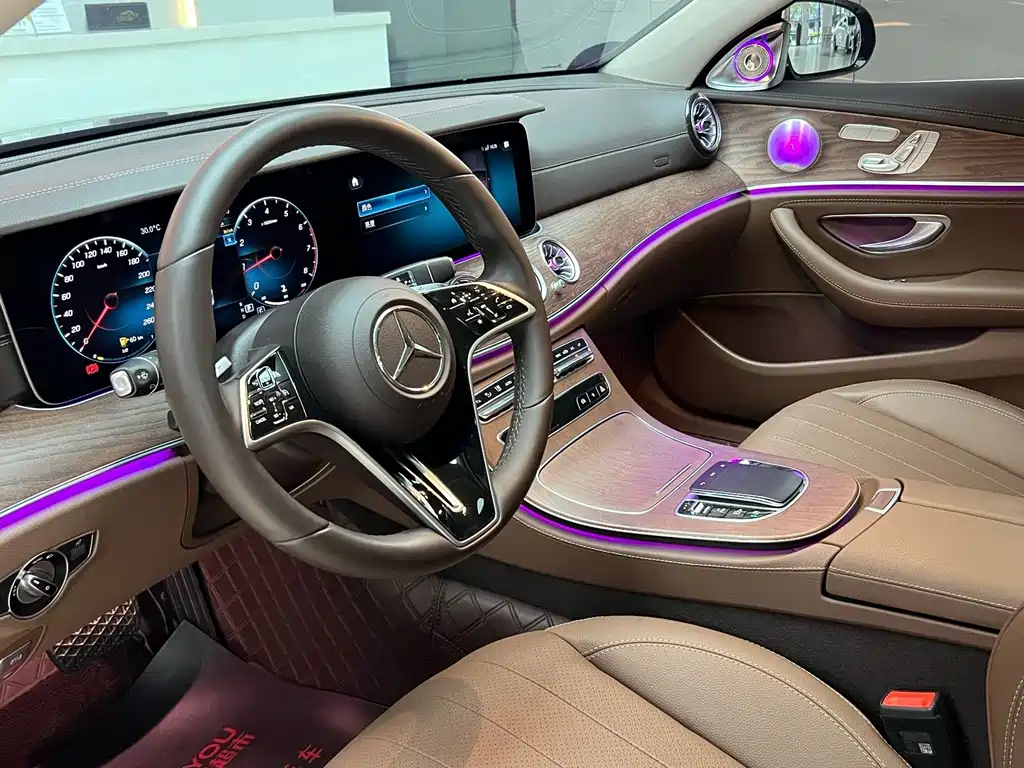 Mercedes-Benz E-Class — миниатюра 8
