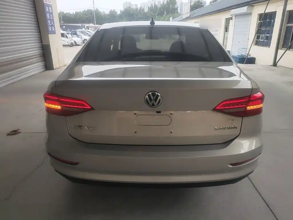 Volkswagen Lavida — миниатюра 6