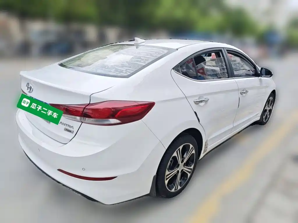 Hyundai Elantra — миниатюра 13