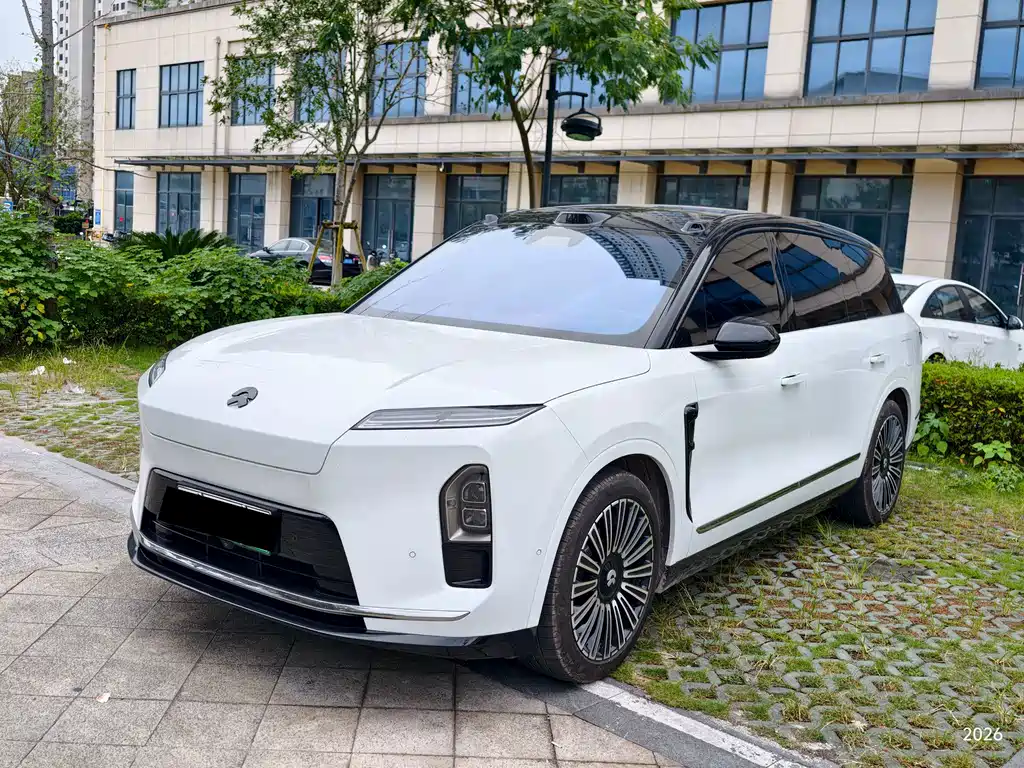 NIO ES8