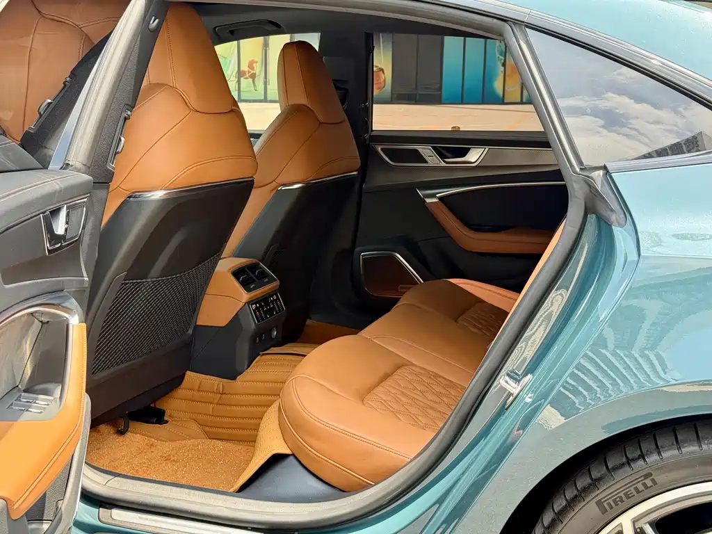 Audi A7L — миниатюра 7