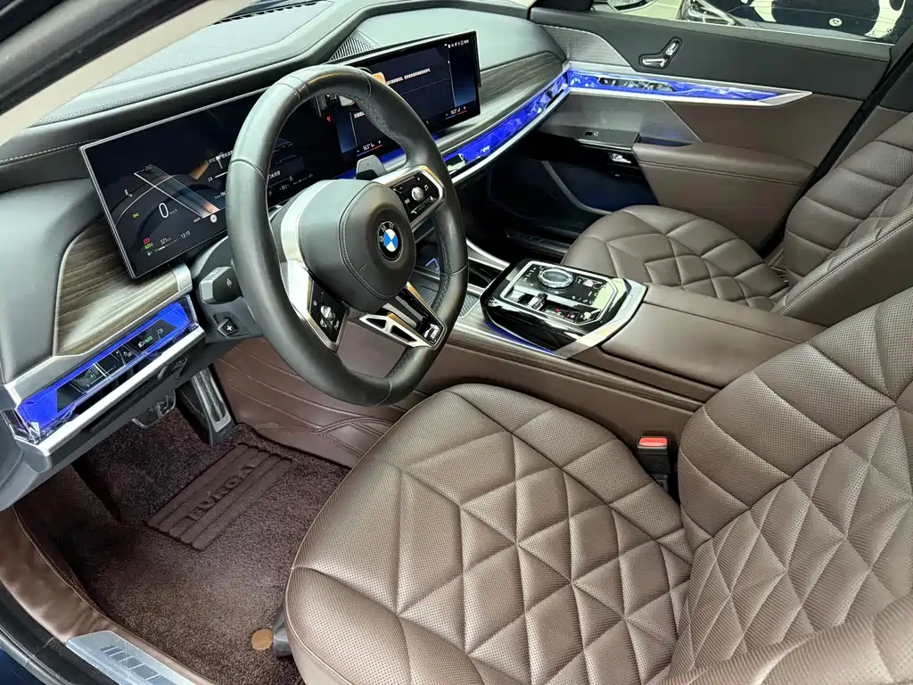 BMW 7 Series — миниатюра 13