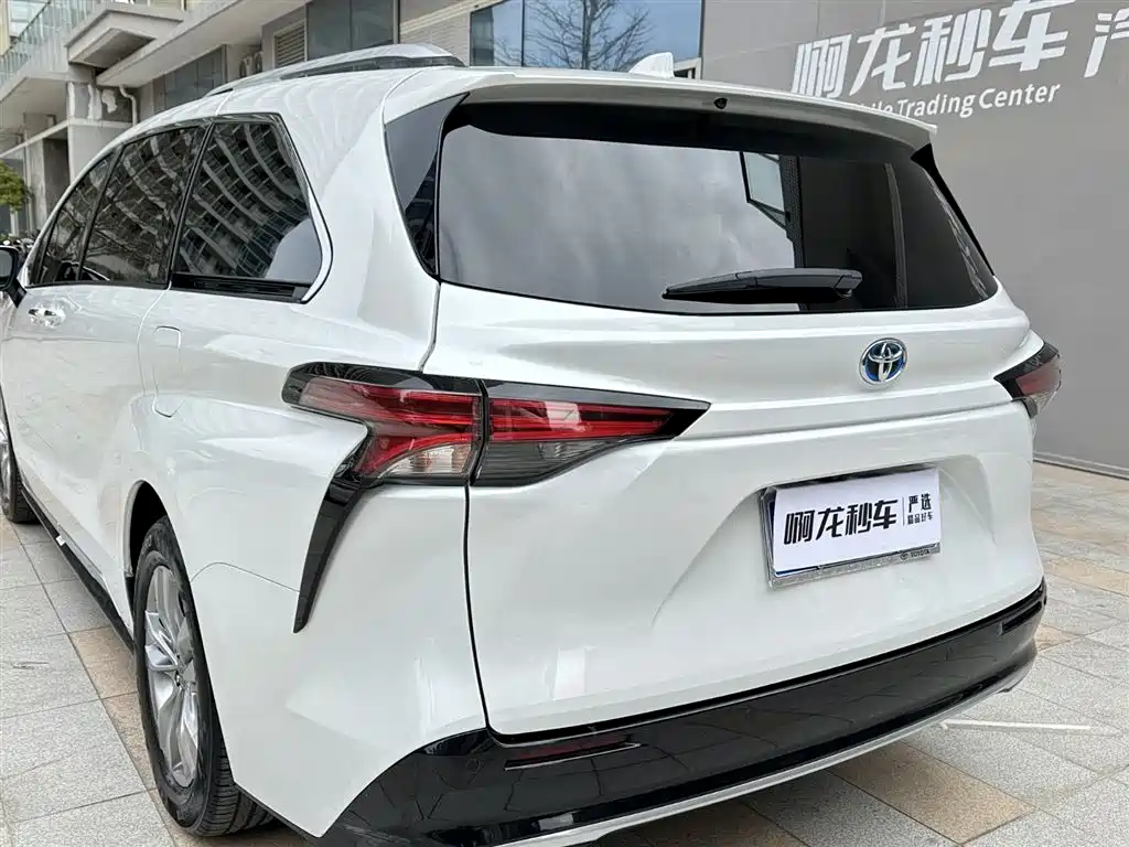 TOYOTA SIENNA