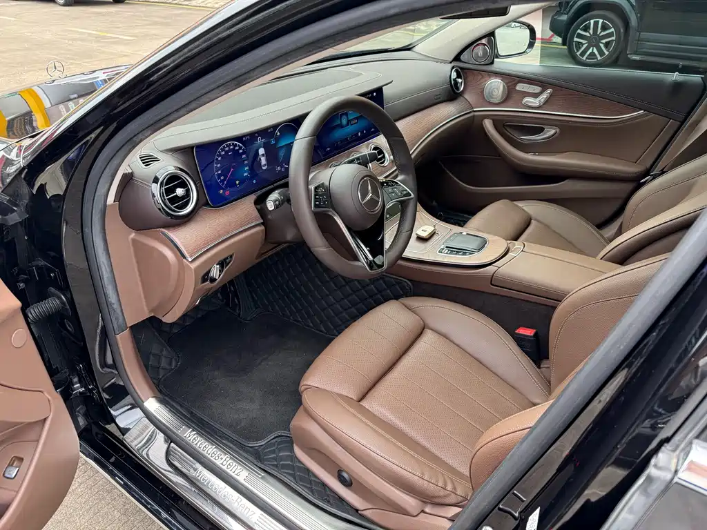 Mercedes-Benz E-Class — миниатюра 4