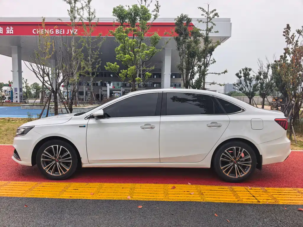 Roewe i6 Classic — миниатюра 5