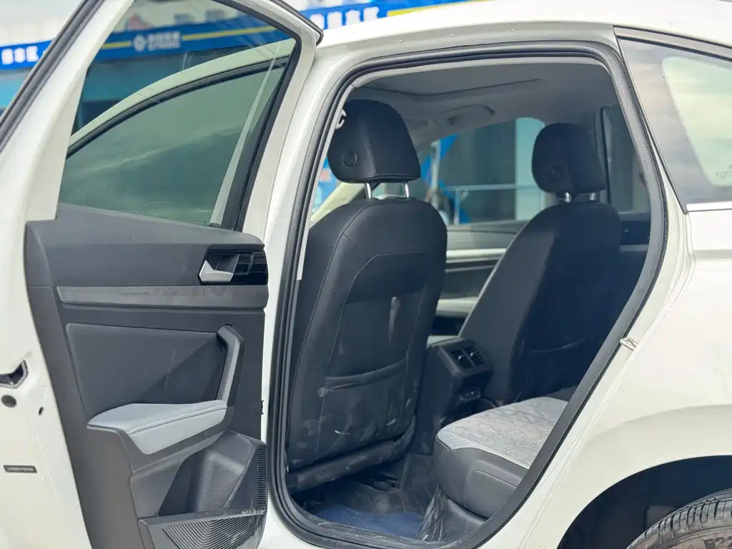 Volkswagen Lavida — миниатюра 6