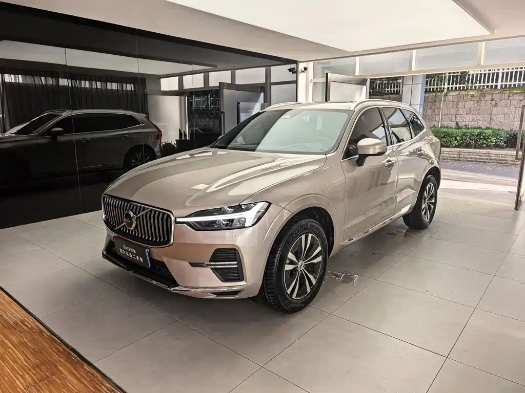 Volvo XC60 2025