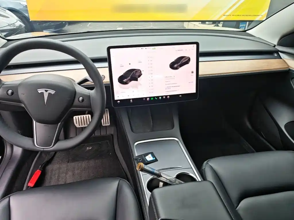 Tesla Model 3 — миниатюра 6