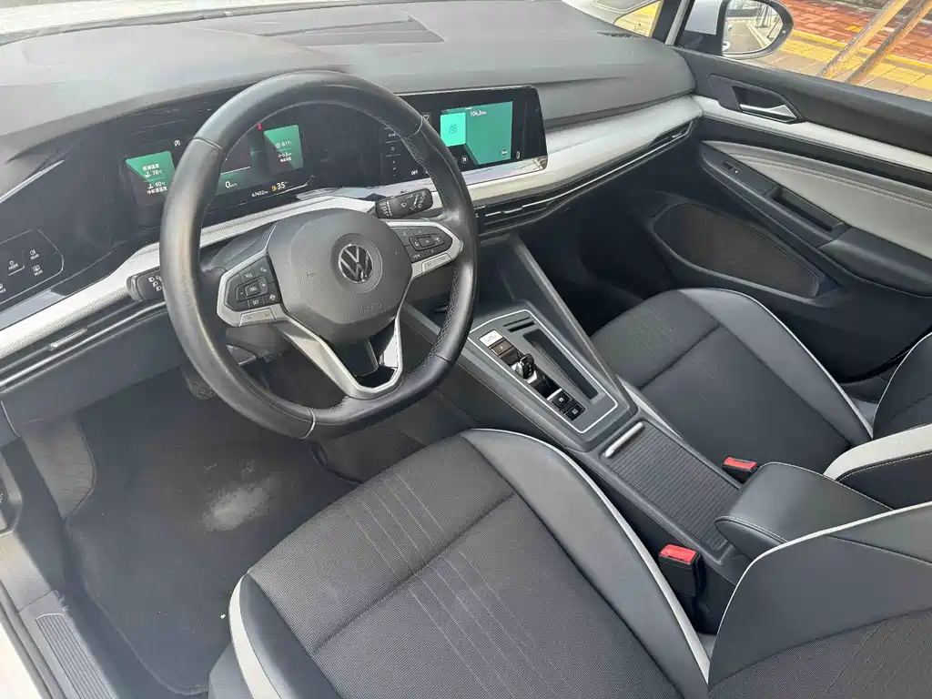 VOLKSWAGEN GOLF