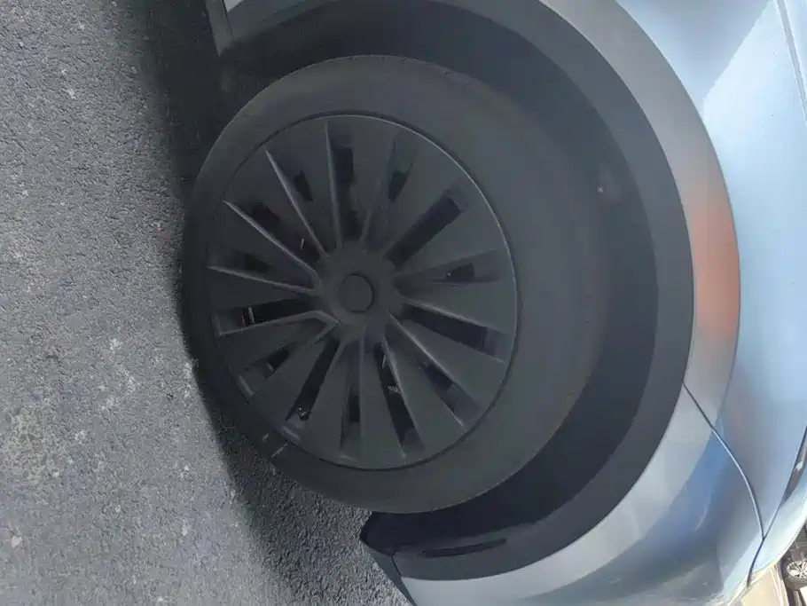 Tesla Model Y — миниатюра 6