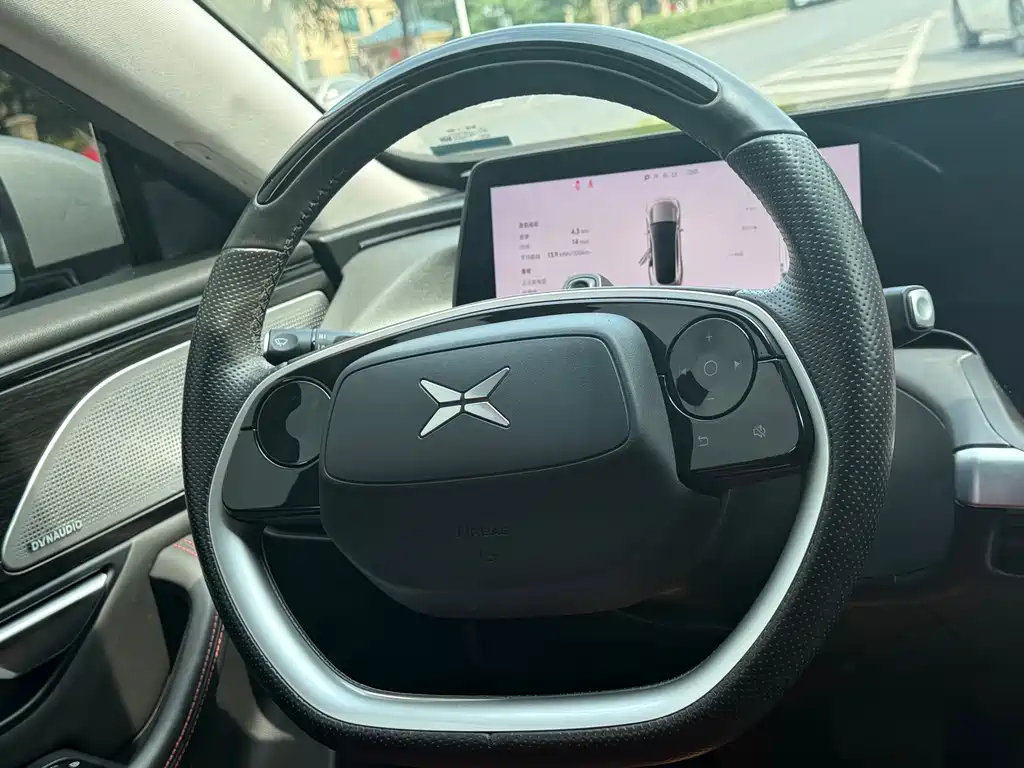 XPeng P7 — миниатюра 10