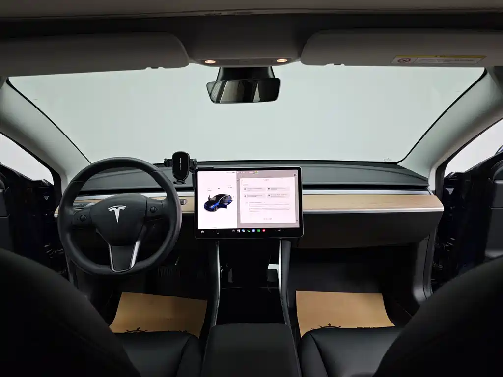 Tesla Model 3 — миниатюра 16