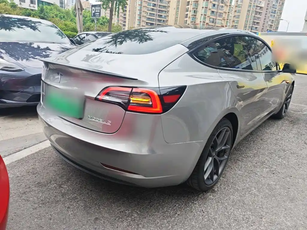 Tesla Model 3 — миниатюра 5
