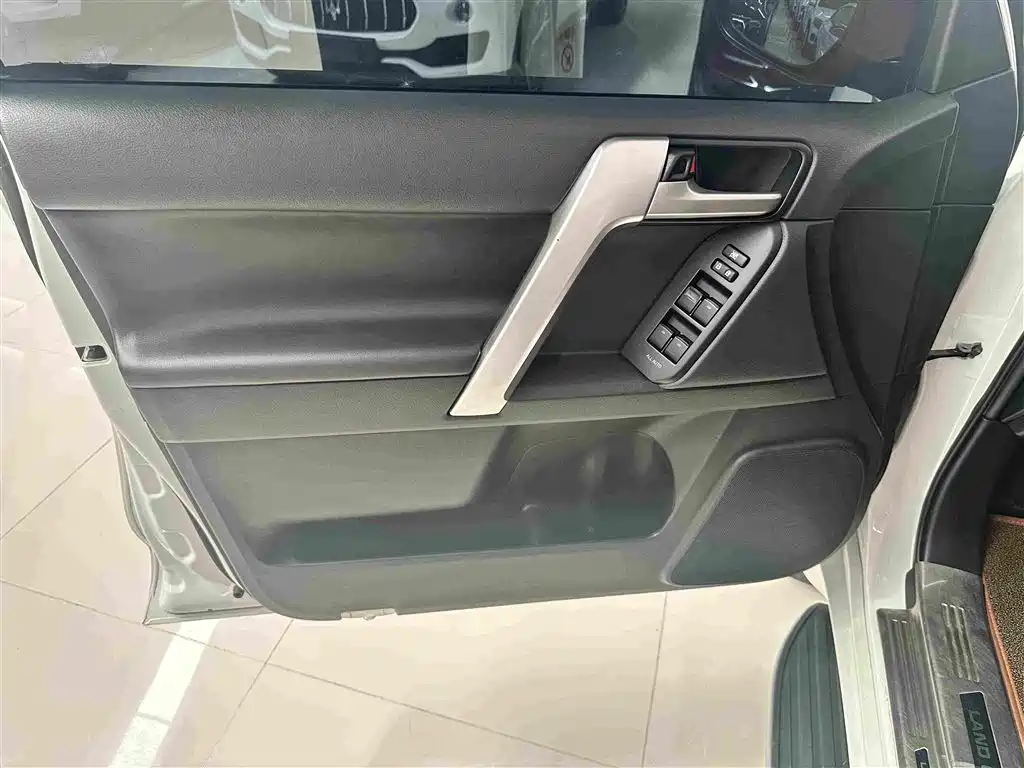 Toyota Prado — миниатюра 6