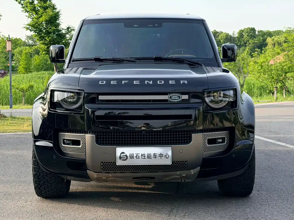 Land Rover Defender 2024