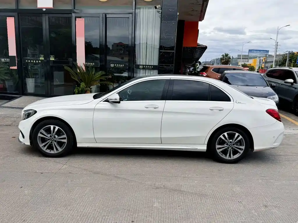 Mercedes-Benz C-Class — миниатюра 4