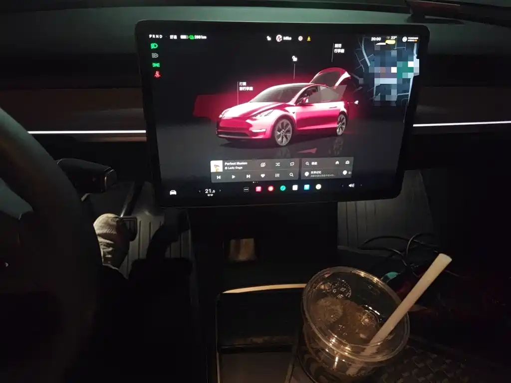 Tesla Model Y — миниатюра 14