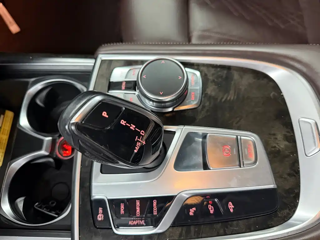 BMW 7 Series — миниатюра 10