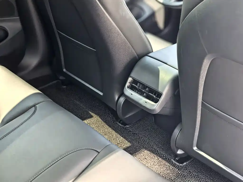 Tesla Model 3 — миниатюра 17