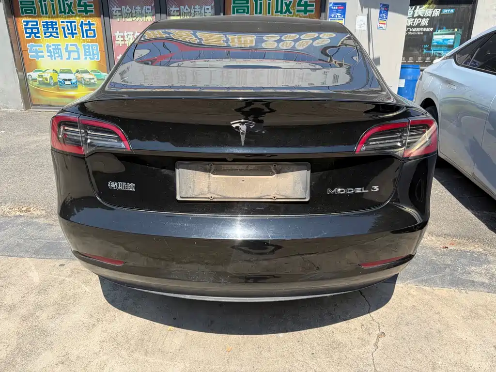 Tesla Model 3 — миниатюра 9