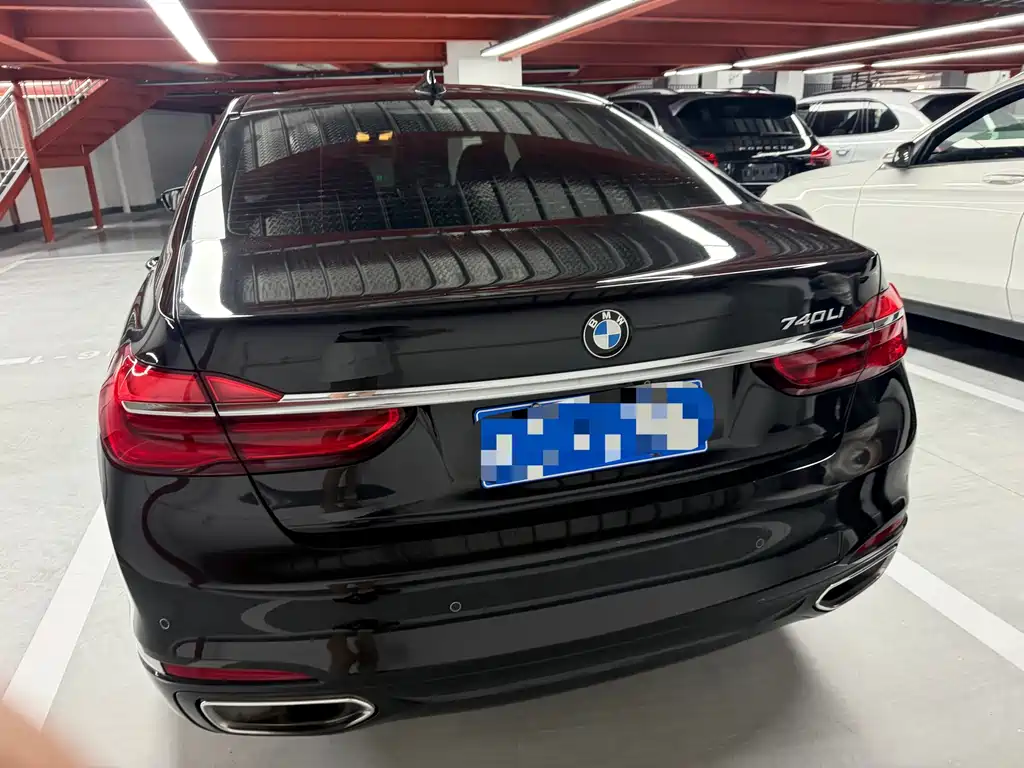 BMW 7 Series — миниатюра 17