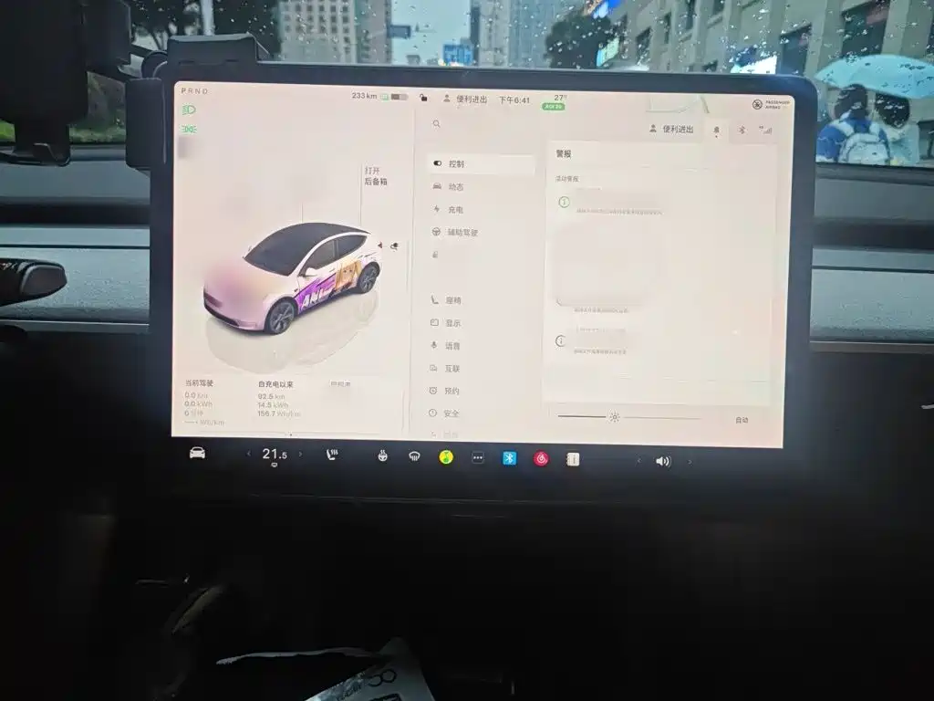 Tesla Model Y — миниатюра 6